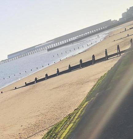Lovely 2-Bed Caravan In Walton On The Naze Экстерьер фото