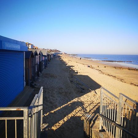 Lovely 2-Bed Caravan In Walton On The Naze Экстерьер фото