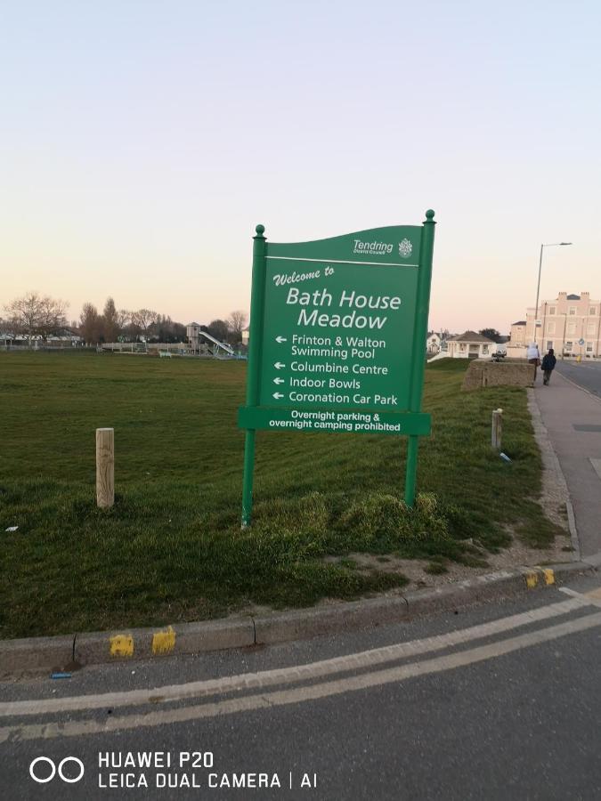 Lovely 2-Bed Caravan In Walton On The Naze Экстерьер фото