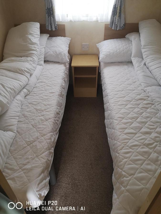 Lovely 2-Bed Caravan In Walton On The Naze Экстерьер фото