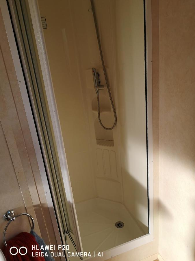 Lovely 2-Bed Caravan In Walton On The Naze Экстерьер фото