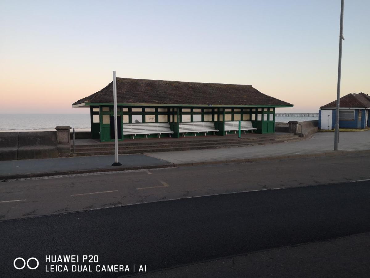 Lovely 2-Bed Caravan In Walton On The Naze Экстерьер фото