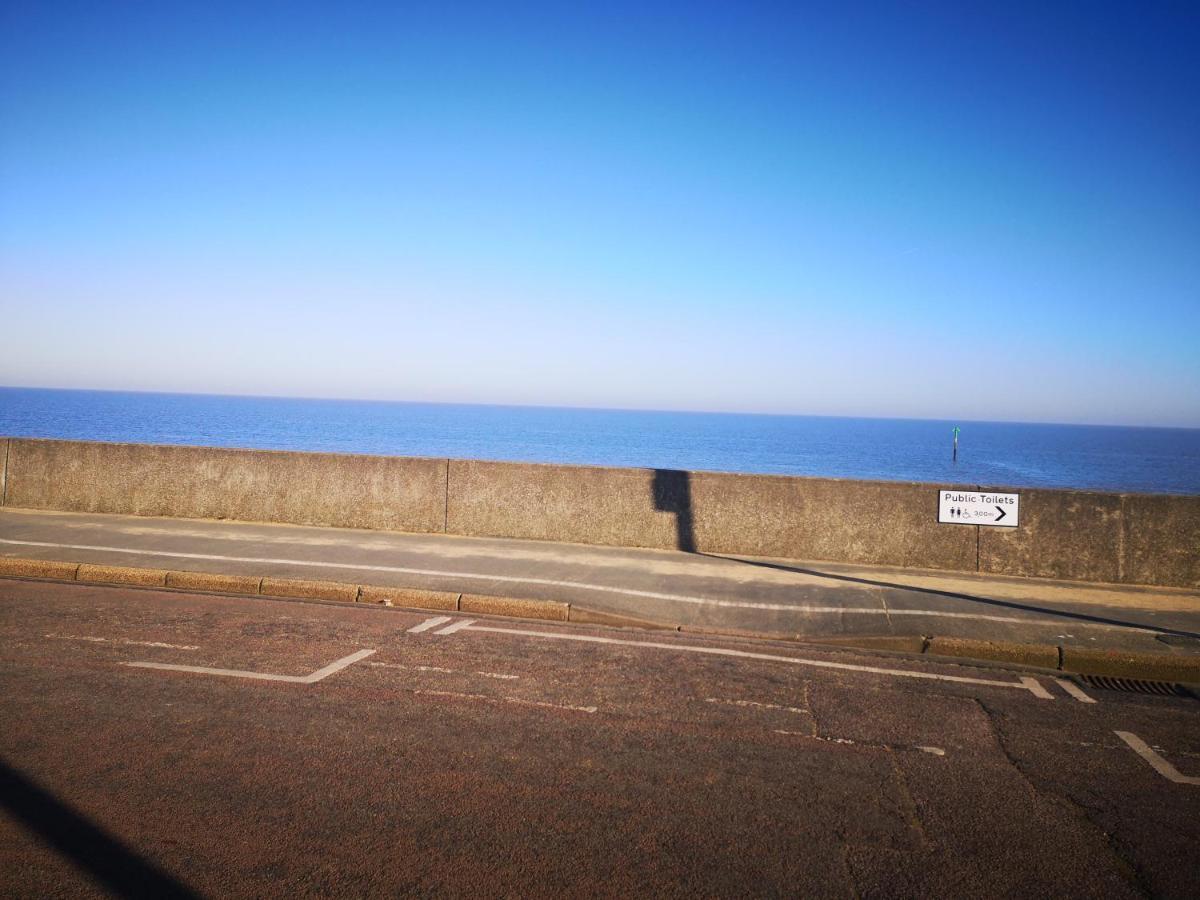 Lovely 2-Bed Caravan In Walton On The Naze Экстерьер фото