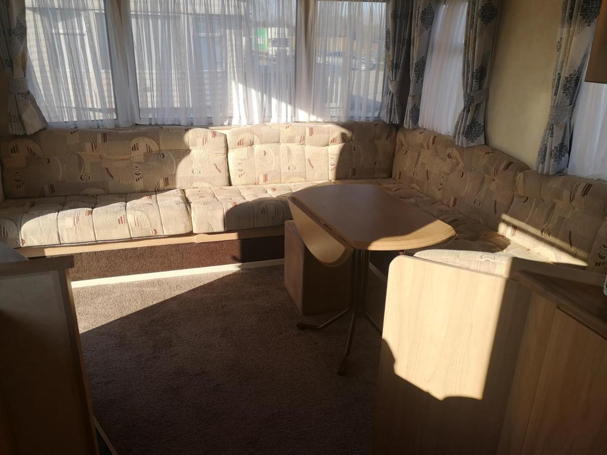 Lovely 2-Bed Caravan In Walton On The Naze Экстерьер фото