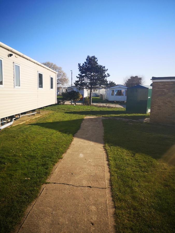 Lovely 2-Bed Caravan In Walton On The Naze Экстерьер фото